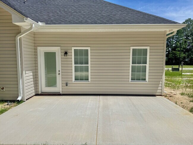 Building Photo - Low Maintenance Lifestyle! GORGEOUS 2 BR | 2 BA Brick Duplex in Rosewood (Goldsboro) *Lawn Care/T...