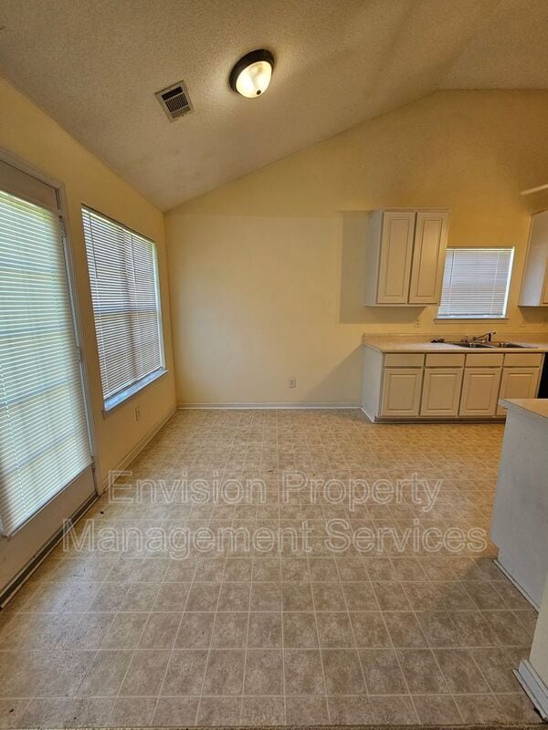 Building Photo - 3989 Meadow Glen Way