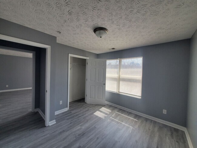 Building Photo - Open House on Spacious Condo