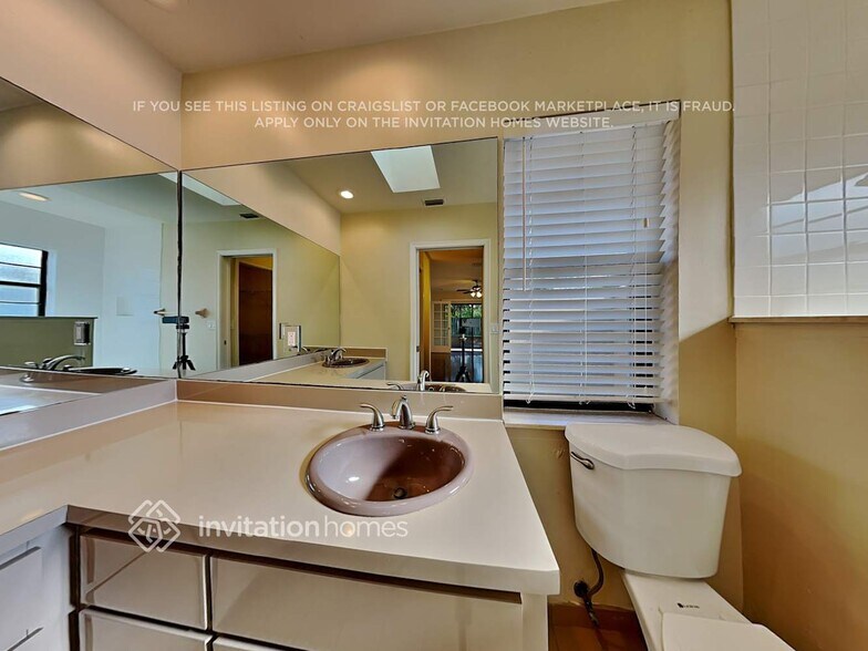 Building Photo - 968 Sage Ave