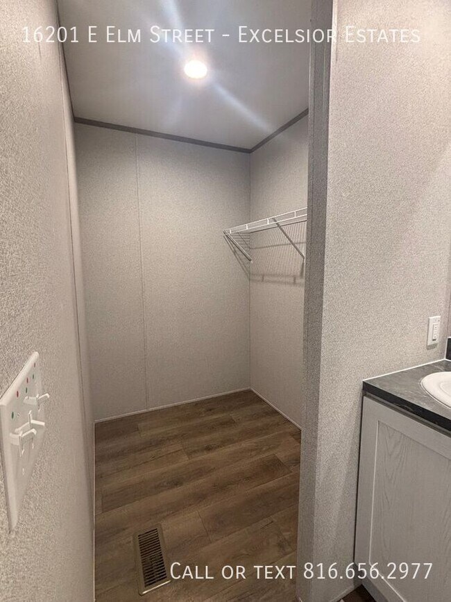 Building Photo - 16201 Elm St