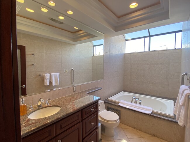 Master bathroom - 5146 Dorado Dr