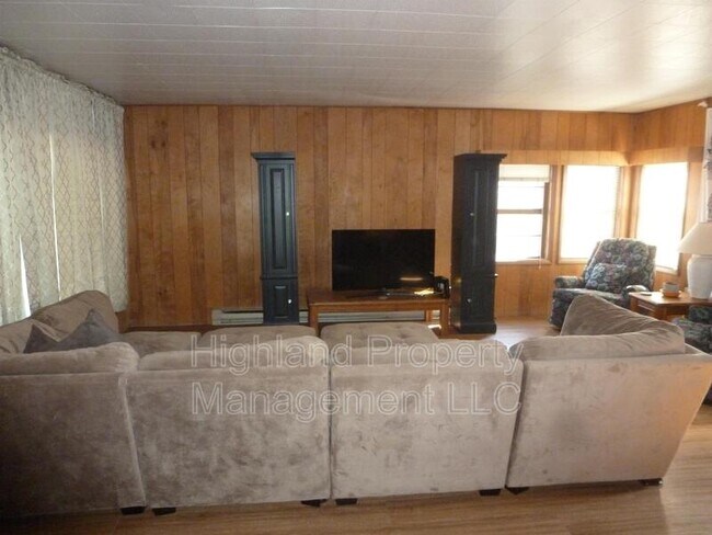 Building Photo - 1032 NE Monroe St