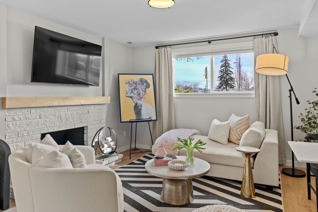 Building Photo - Savvy 1B/1B Unit B I Near Gonzaga/WSU/EWU & 5 Hospitals I Pet Friendly (Furnished)