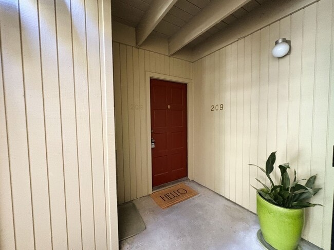 Building Photo - Charming 2BR/2BA Condo Steps from Downtown Mountain View