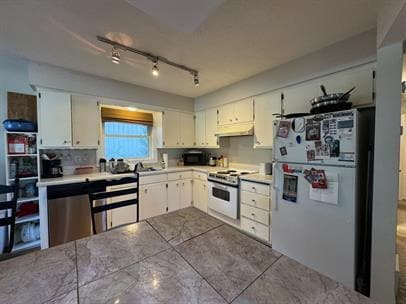 Building Photo - "Charming 3-Bed Home with Hardwood Floors & Finished Basement in St. Louis Park!"