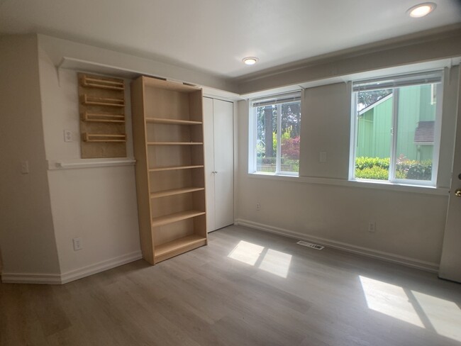 Building Photo - 9221 2nd Ave NW