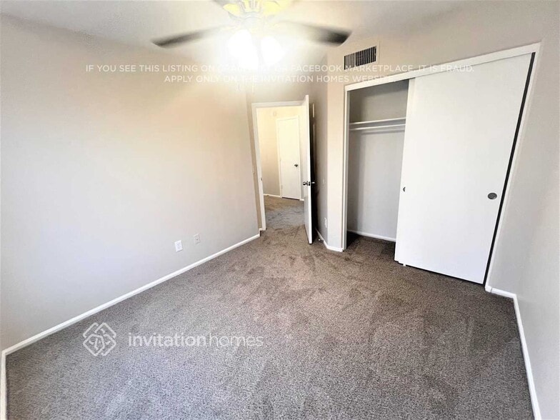 Building Photo - 11525 E Persimmon Ave