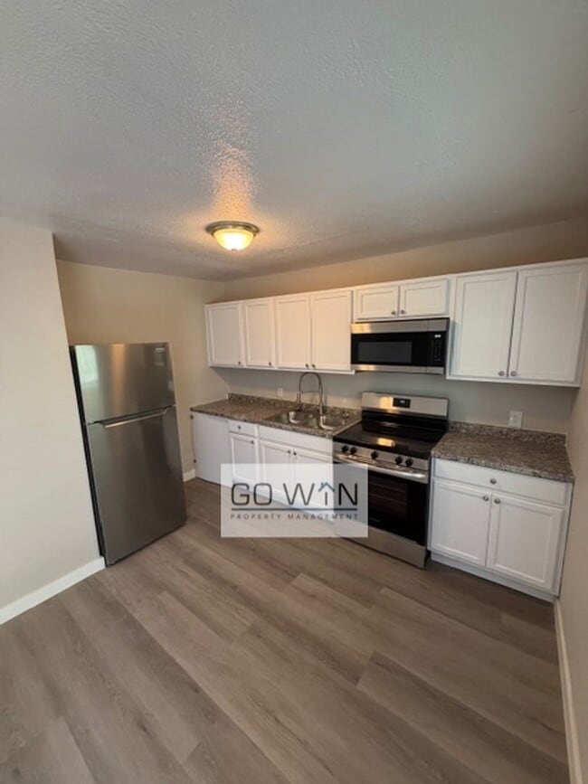 Building Photo - 1537 W Pierce St