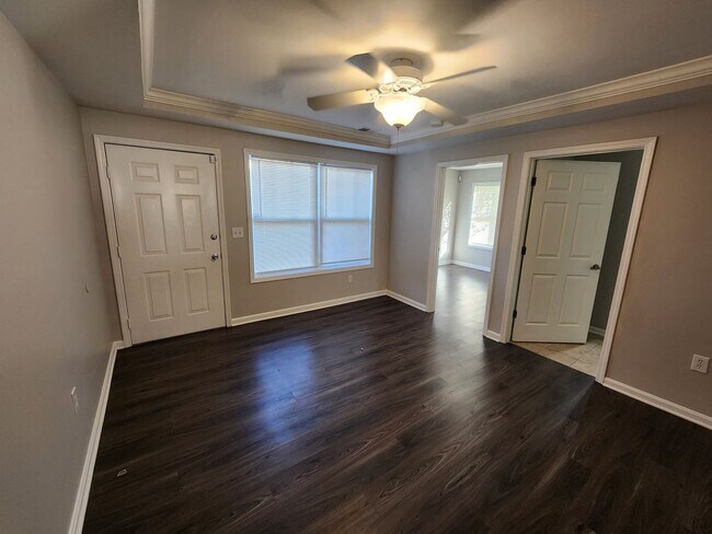Building Photo - Beautiful 2 bedroom 2 full bath condo clos...