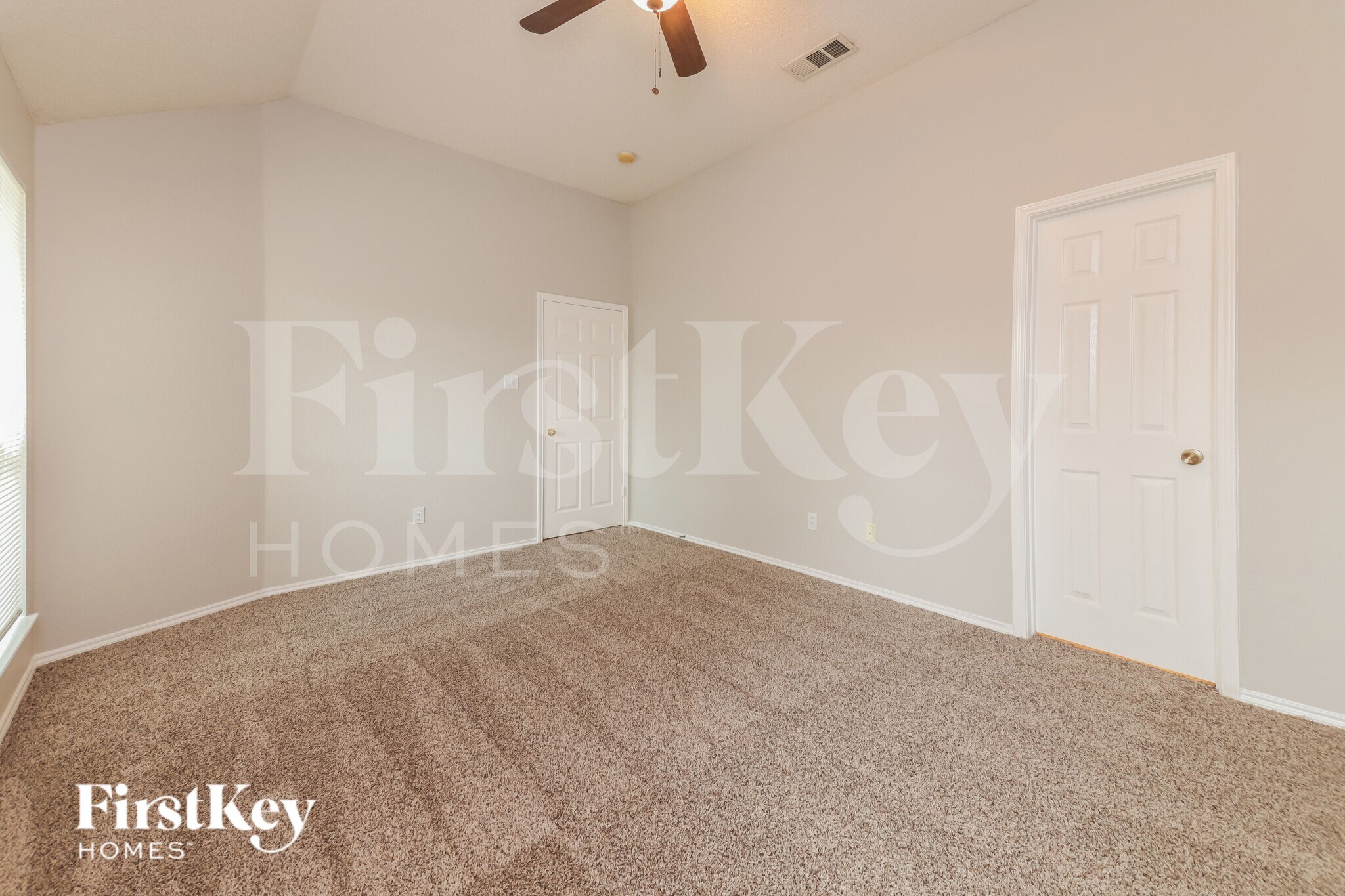 Building Photo - 144 Pinion Ln