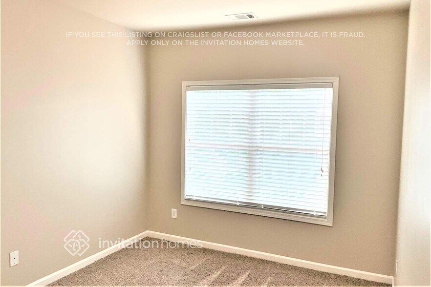 Building Photo - 3887 Lake Manor Way
