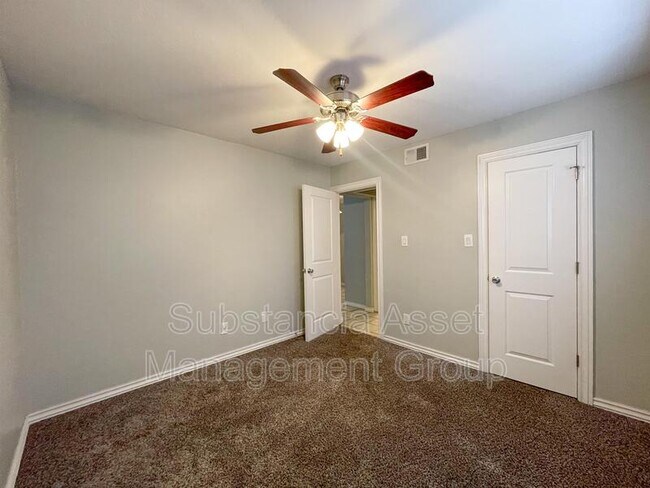 Building Photo - 1430 NW 25th St