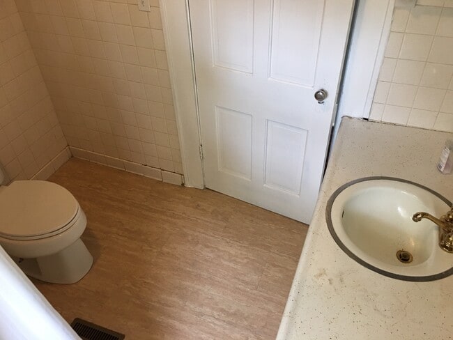 Building Photo - 2725 E 1st St