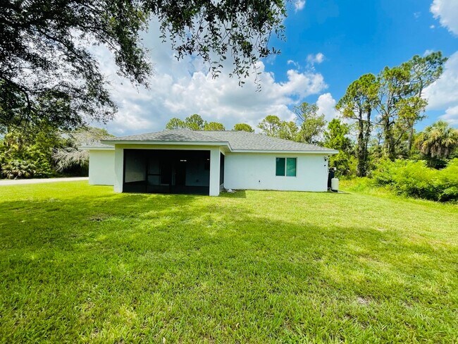 Building Photo - PORT CHARLOTTE