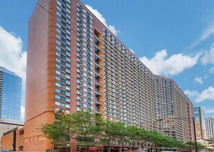 Building Photo - 211 E Ohio St