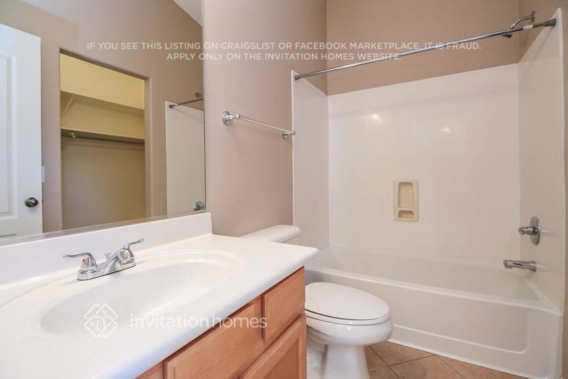 Building Photo - 423 W Corriente Ct