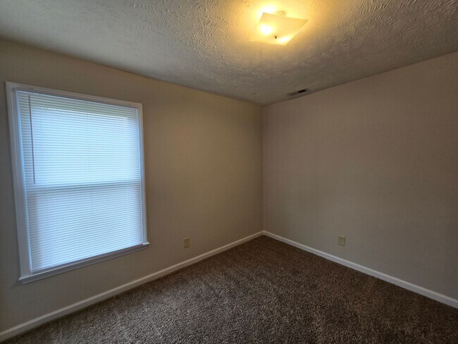 Building Photo - 6850 Shawcross Ln