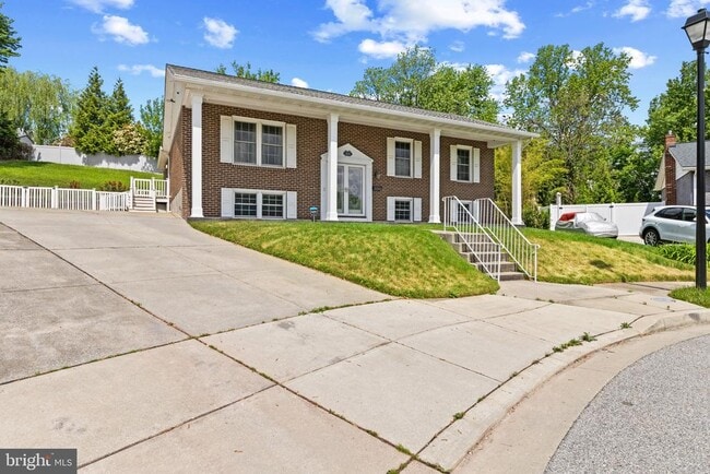 Building Photo - 8006 Woodhaven Ct