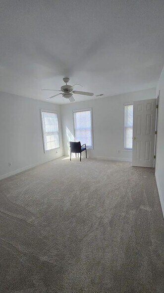 Building Photo - 5591 Scotsview Dr