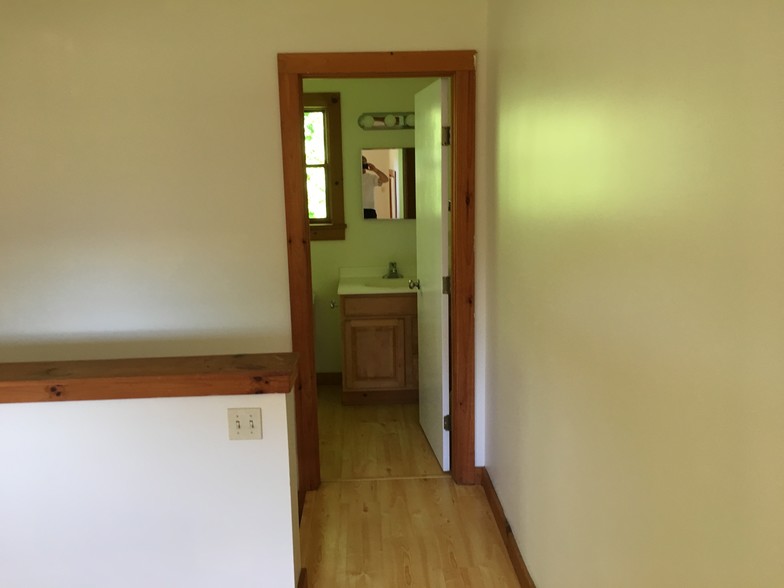 Building Photo - 257 Meadow Ln
