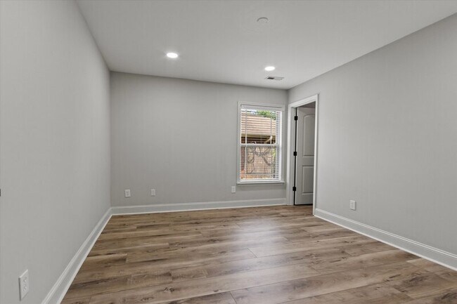 Building Photo - 210 Fields Pond Dr