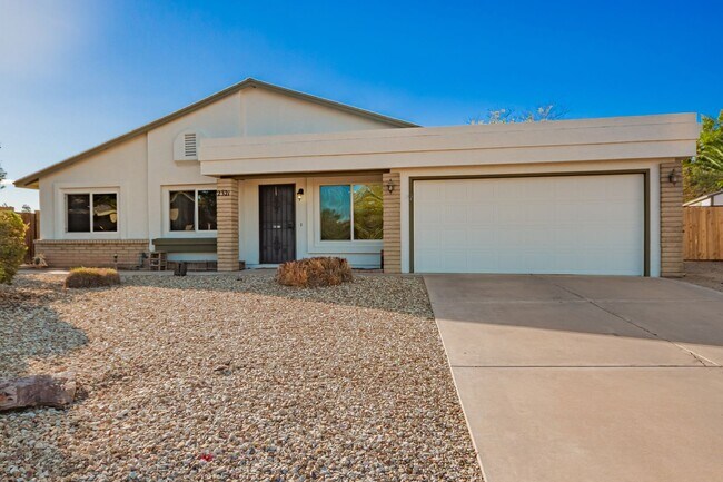 Building Photo - 2321 E Enid Cir