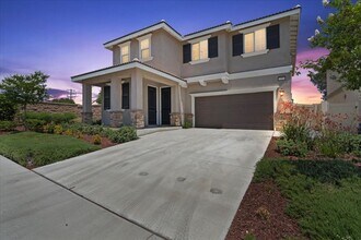 Building Photo - Beautiful Home with Private Climate Controlled Suite