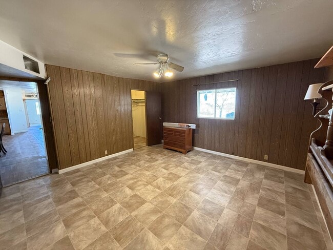 Building Photo - 8221 S Taylor Ln