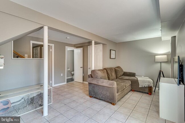 Building Photo - 912 Green St