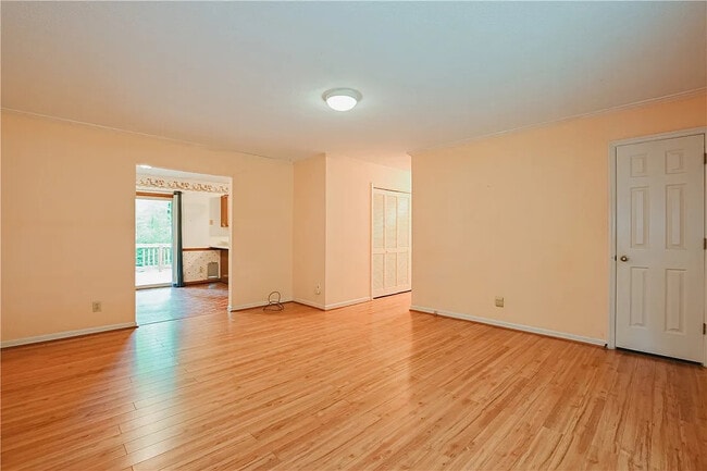 Building Photo - Room in House on Sanderson Dr