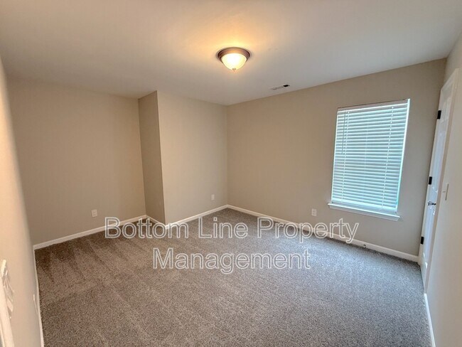 Building Photo - 4133 Robinwood Dr