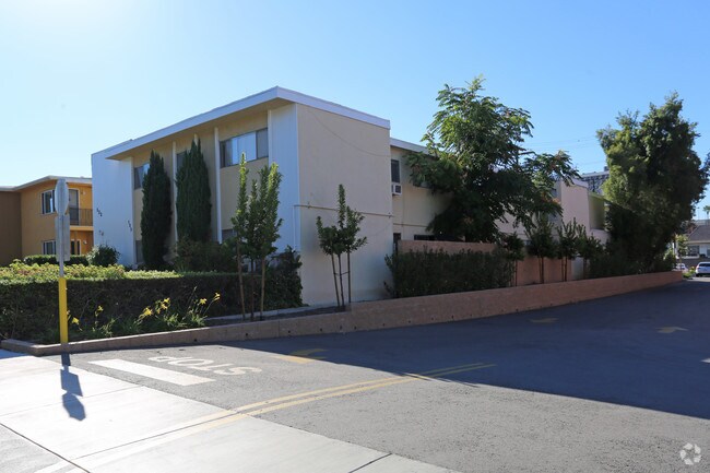 Building Photo - 122 E Fairview Ave