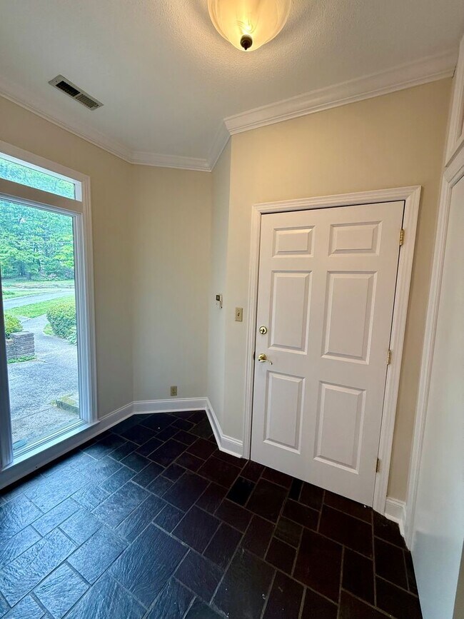 Building Photo - Knoxville 37909 - 2 bedroom, 1.5 bath unit, duplex - Contact Chad Weeks (865) 567-6193