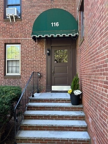 Building Photo - 116 Floral St