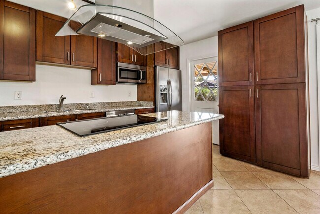 Building Photo - 8323 E Montecito Ave