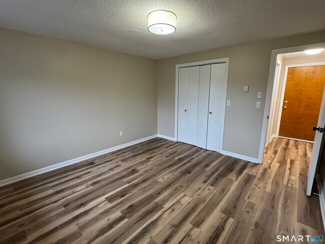 Building Photo - 143 Main St