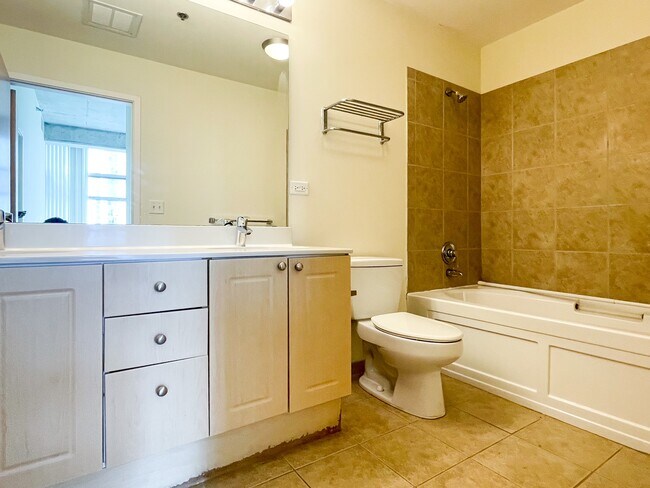 Master Bathroom - 1620 S Michigan Ave