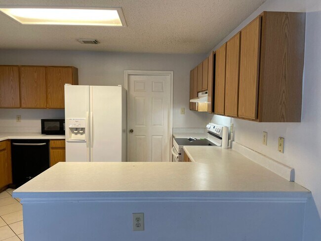 Building Photo - Stunning 3 Bedroom - 2.5 Bath Home for Rent!