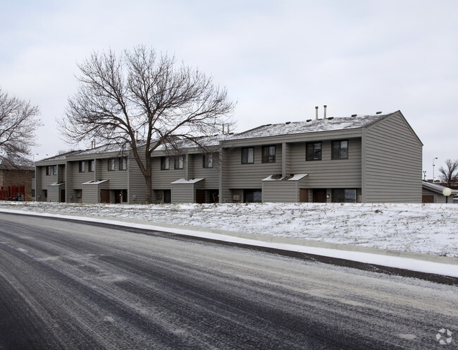 Building Photo - Lakeside Apartments