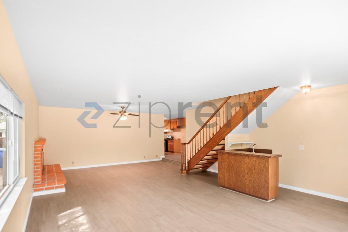 Building Photo - Unit