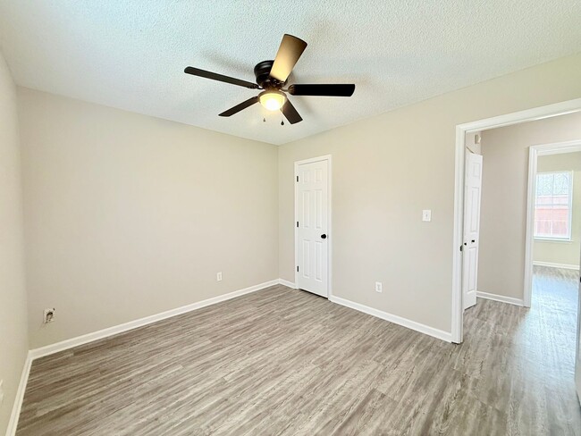 Building Photo - 4504 Biesterfield Dr