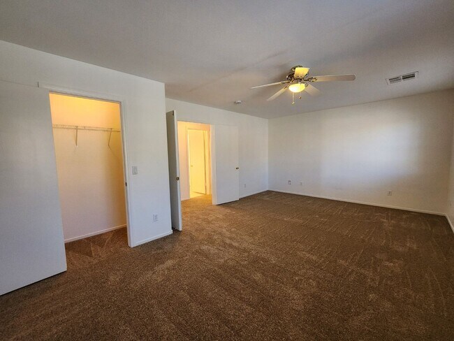 Building Photo - Stunning Five Bedroom home in Shadow Hills.