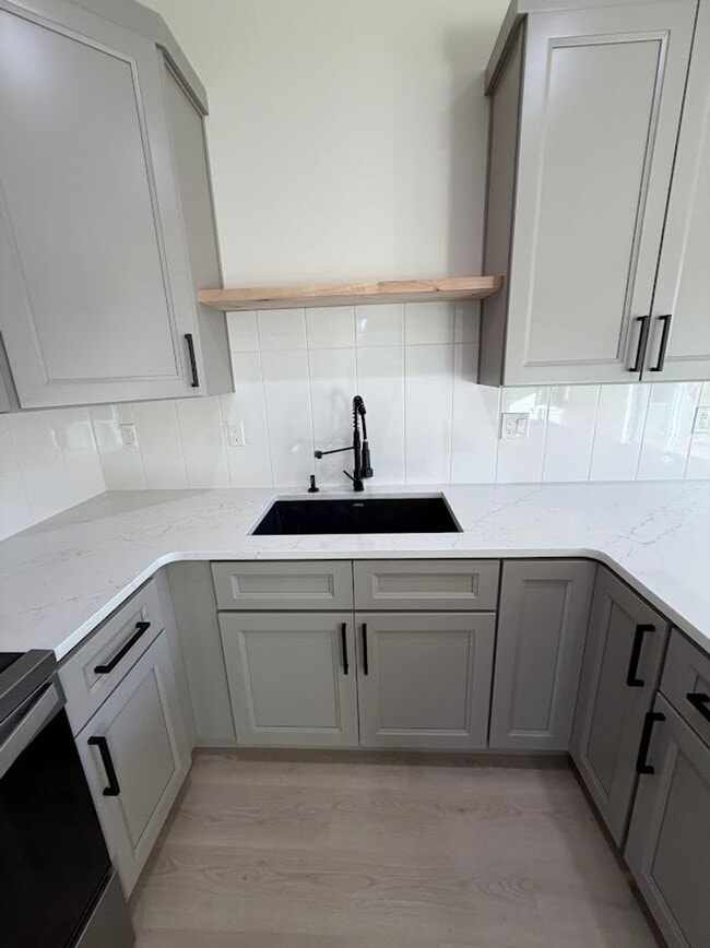 Building Photo - Modern Living Duplex in Keizer