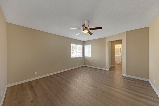 Building Photo - 3158 Laurel Ave