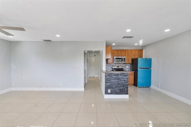 Building Photo - 2854 Coral Springs Dr