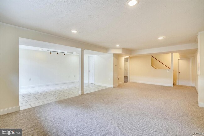 Building Photo - 11200 Powder Horn Dr