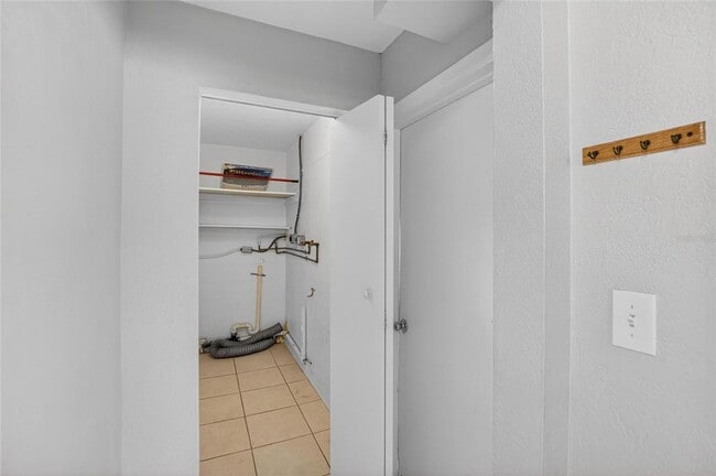 Building Photo - 685 71st Ave N