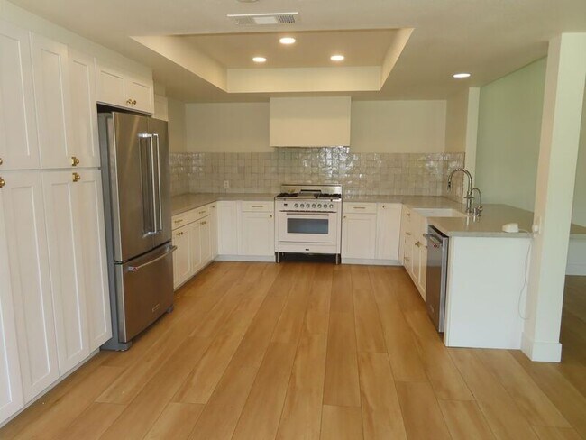 Building Photo - 29710 Vallejo Ave