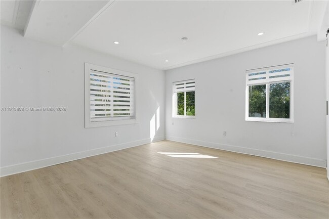 Building Photo - 1244 SW 13th Ave